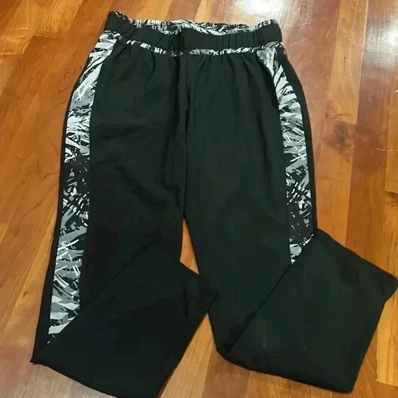 (37)Fabletics pants - Picture 2 of 3